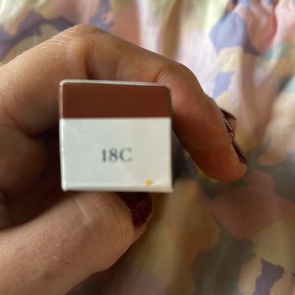 Well People Concealer 18c NWT - Picture 2 of 2